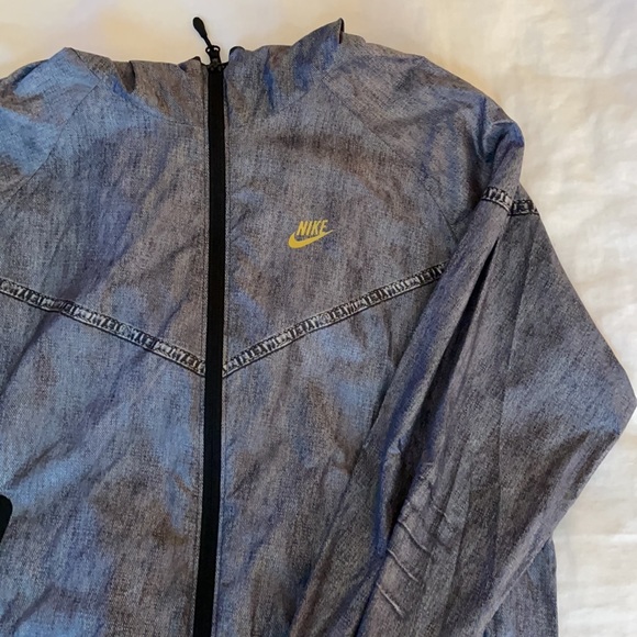 Nike Sportswear Denim-print Windbreaker - Picture 2 of 9
